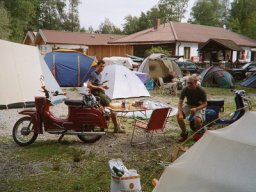 "Sitzbänke" sind da, fehlt nur noch ein Tisch.