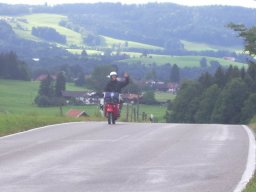 Achtung in Deckung, da kommt was den Berg hoch geschossen!!!
