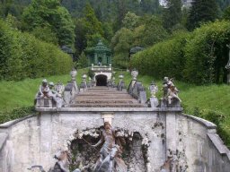 Wasserfall und Brunnen.