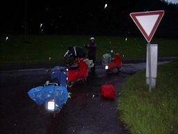 Tankstelle hin, Tankstelle her, Domis Sprit reicht nicht mehr...