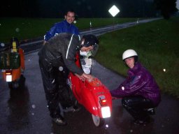 ... also Umtanken im strömenden Regen!