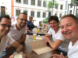 Vespisti und Fiat 500er.