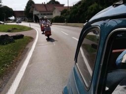 Da ist was im Rückspiegel!